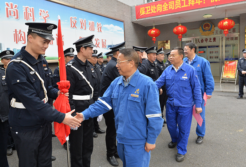 衡钢领导慰问凯迪、保卫人员