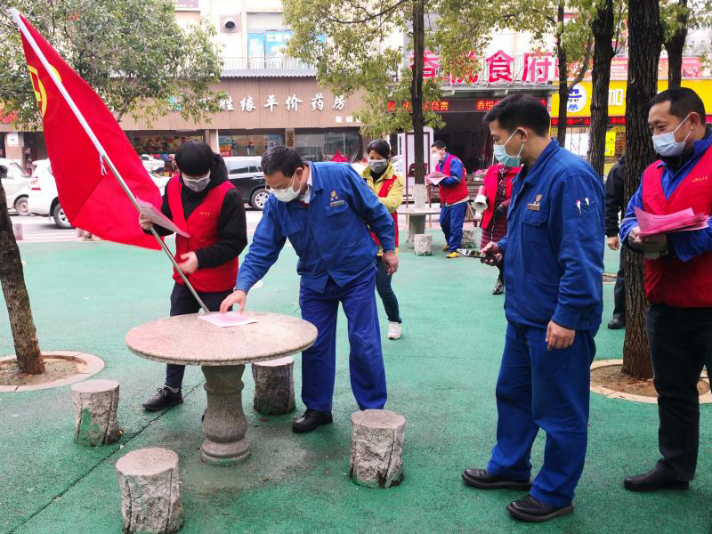 左少怀率青年志愿者开展疫情防控宣传