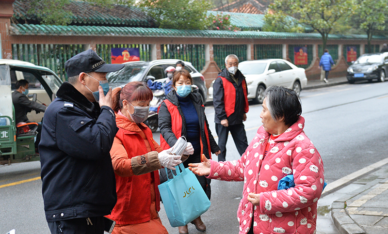 拉起群众抗疫防线,衡钢为属地社区守护幸福!