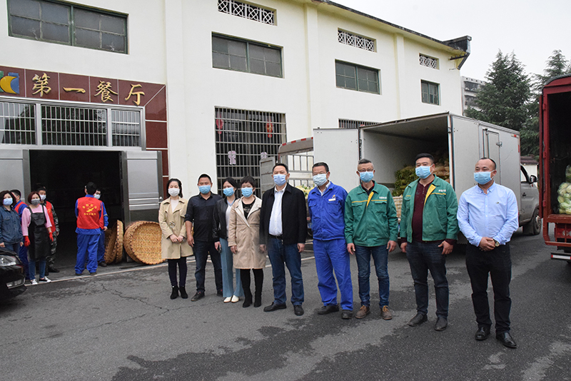 萝卜青菜“有爱” 战疫保产“有劲”