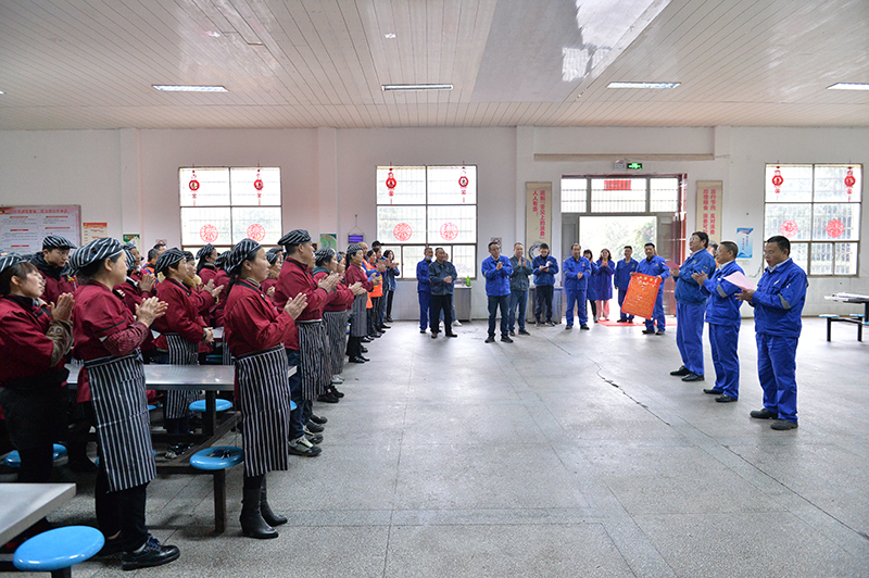 衡钢领导慰问凯迪公司、保卫处员工