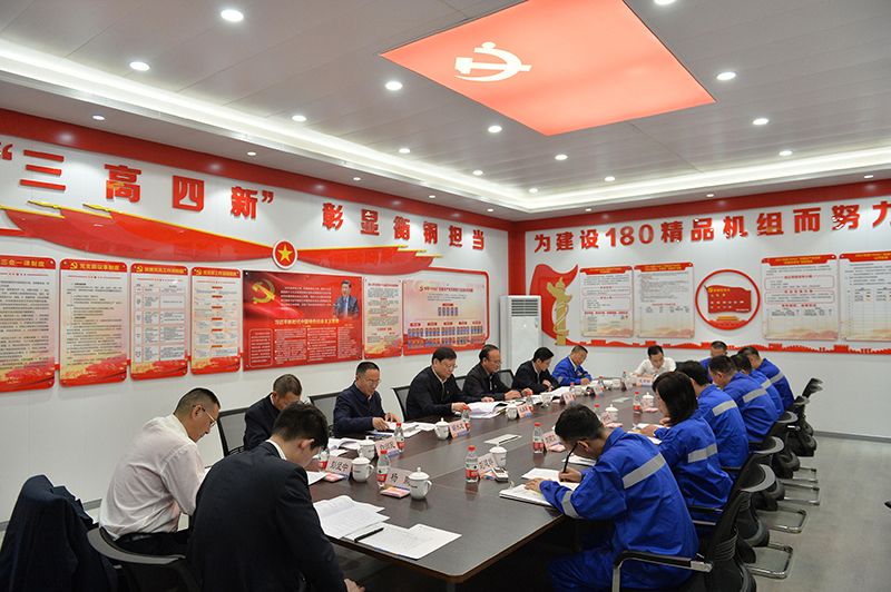 姚来英参加指导华菱衡钢180分厂生产党支部组织生活会
